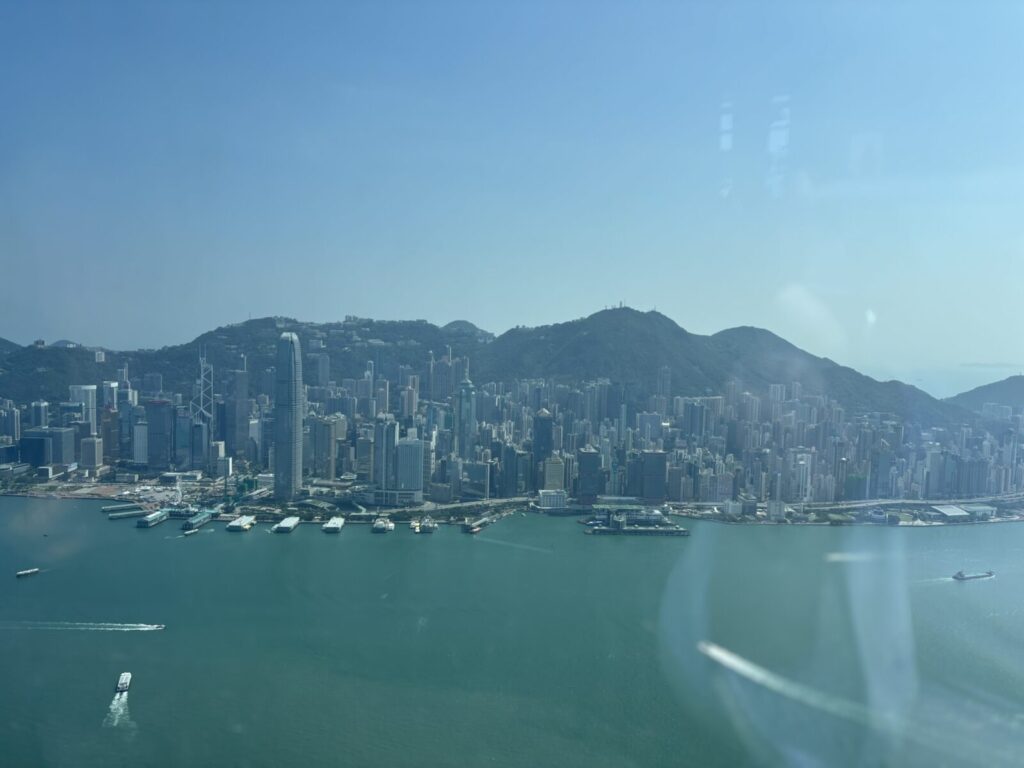 【宿泊レポ】香港リッツ「デラックス ビクトリアハーバー（2ダブル）」に泊まった！100階台の絶景・部屋・価格・注意点